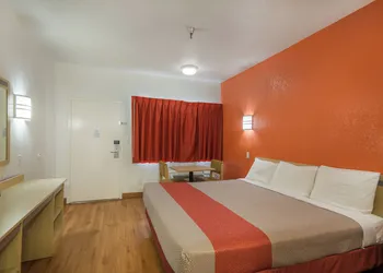 Americas Best Value Inn & Suites Humble hotel thumbnail 8