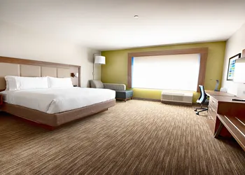 Holiday Inn Express & Suites Houston SW - Galleria Area by IHG hotel thumbnail 3