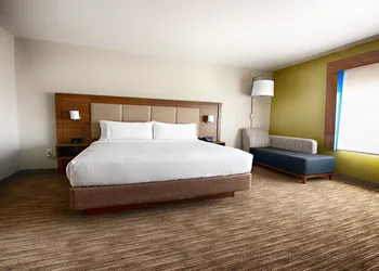 Holiday Inn Express & Suites Houston SW - Galleria Area by IHG hotel thumbnail 7