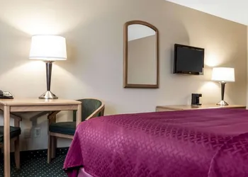Travelodge by Wyndham Fargo West Acres hotel thumbnail 5