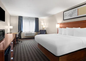 Travelodge by Wyndham Fargo West Acres hotel thumbnail 6