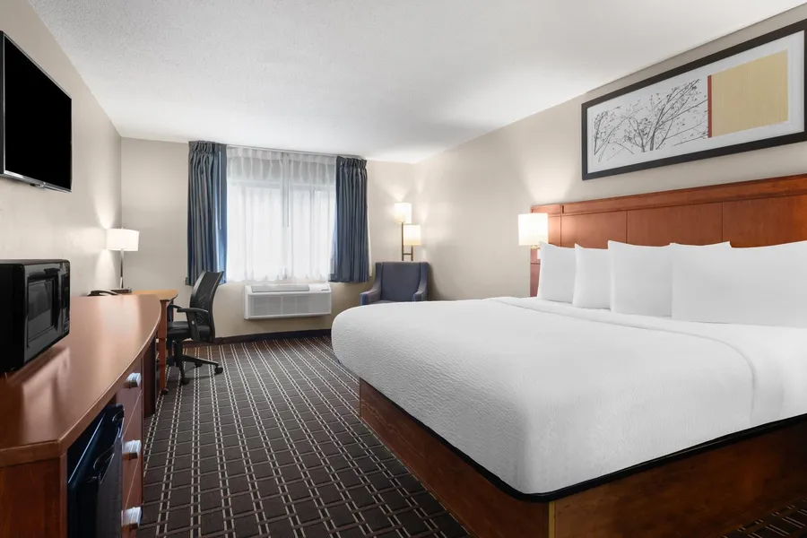 Travelodge by Wyndham Fargo West Acres hotel detail image 6