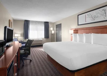 Travelodge by Wyndham Fargo West Acres hotel thumbnail 7