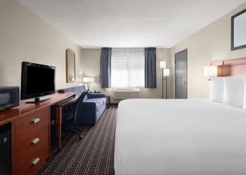 Travelodge by Wyndham Fargo West Acres hotel thumbnail 8