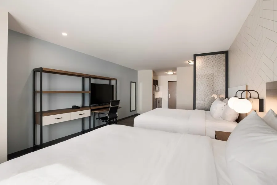 Everhome Suites Corona hotel detail image 6
