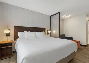 Everhome Suites Corona hotel thumbnail 7