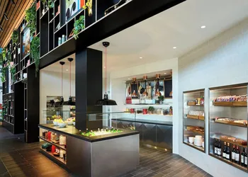 citizenM Seattle Pioneer Square hotel thumbnail 2