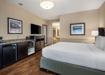 Best Western Corona Hotel & Suites hotel thumbnail 8