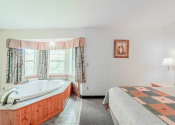 Hotel O Eureka Springs - Christ Of Ozark Area hotel thumbnail 6