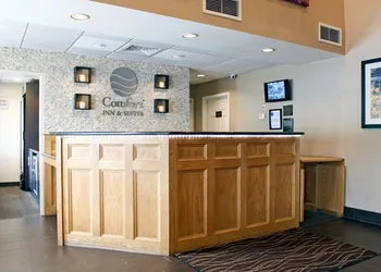 Comfort Inn & Suites Sturbridge - Brimfield hotel thumbnail 3