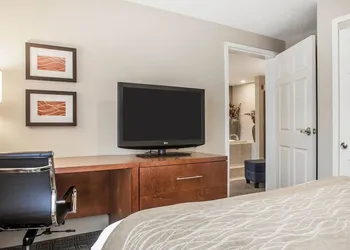 Comfort Inn & Suites Sturbridge - Brimfield hotel thumbnail 6
