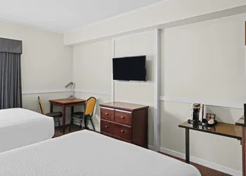 Elk Island Studios – Lamont hotel thumbnail 3