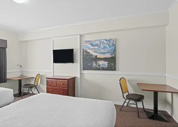 Elk Island Studios – Lamont hotel thumbnail 5