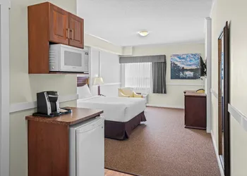 Elk Island Studios – Lamont hotel thumbnail 6