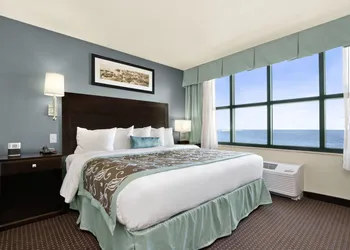 Holiday Inn Express Gulfport Beach by IHG hotel thumbnail 5