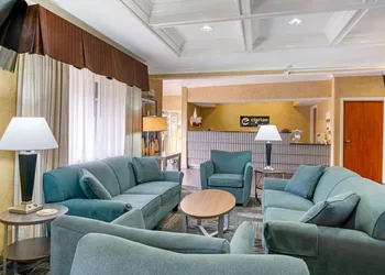 Clarion Pointe Medford hotel thumbnail 2
