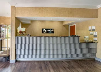 Clarion Pointe Medford hotel thumbnail 3