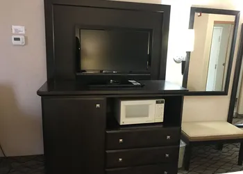Clarion Pointe Medford hotel thumbnail 4