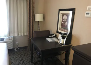 Clarion Pointe Medford hotel thumbnail 5