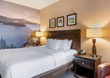 Clarion Pointe Medford hotel thumbnail 6