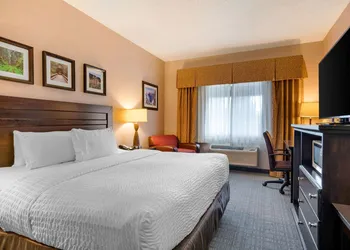 Clarion Pointe Medford hotel thumbnail 7