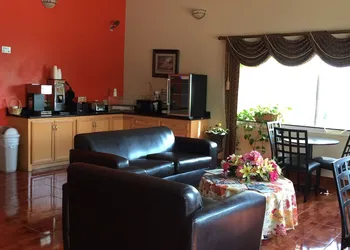Scottish Inn & Suites hotel thumbnail 4