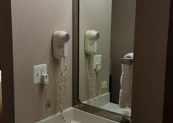 Gurnee Motel hotel thumbnail 8