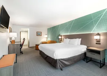 Comfort Inn & Suites Lake George hotel thumbnail 5