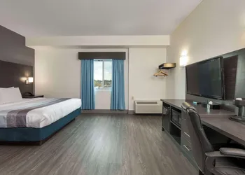 Comfort Hotel hotel thumbnail 3