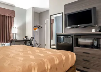 Quality Inn & Suites Demopolis hotel thumbnail 8