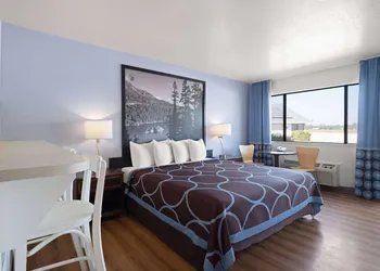 Super 8 by Wyndham Dunnigan hotel thumbnail 4