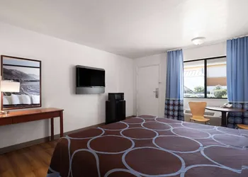 Super 8 by Wyndham Dunnigan hotel thumbnail 7