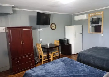 Park Side Motel hotel thumbnail 4