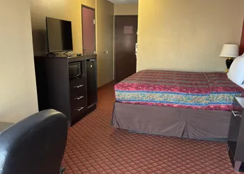 Broadway Inn & Suites OKC hotel thumbnail 4