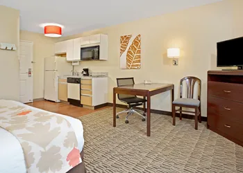 MainStay Suites Cincinnati Blue Ash hotel thumbnail 5