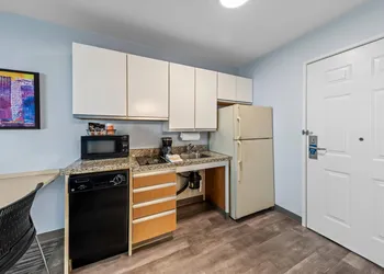 MainStay Suites Cincinnati Blue Ash hotel thumbnail 7
