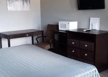 Coachman's Inn & Suites hotel thumbnail 2