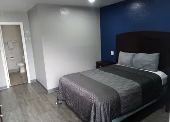 Coachman's Inn & Suites hotel thumbnail 3