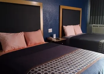 Coachman's Inn & Suites hotel thumbnail 4