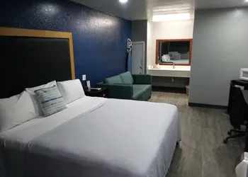 Coachman's Inn & Suites hotel thumbnail 5