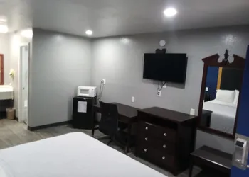 Coachman's Inn & Suites hotel thumbnail 6