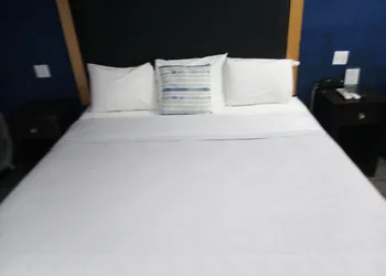 Coachman's Inn & Suites hotel thumbnail 7