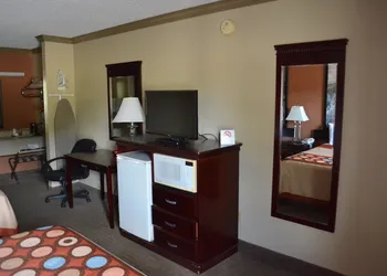 Hill Country Inn & Suites hotel thumbnail 6