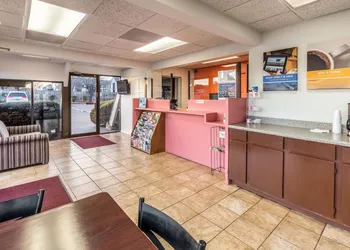 Motel 6 Arlington, TX - UTA hotel thumbnail 4