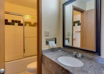 I-80 Inn & Suites hotel thumbnail 8