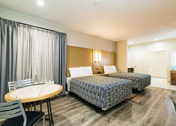 Palace Inn IAH Houston Bush Intercontinental Airport hotel thumbnail 4