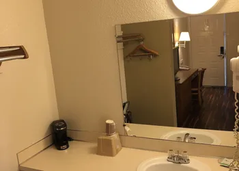 National 9 Inns hotel thumbnail 4