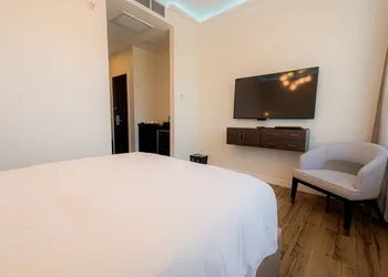 Mount Alverno Luxury Resorts hotel thumbnail 3