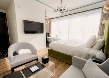 Mount Alverno Luxury Resorts hotel thumbnail 6