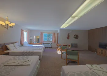 Love Hotels Tomahawk by OYO at Lake Mohawksin WI hotel thumbnail 5